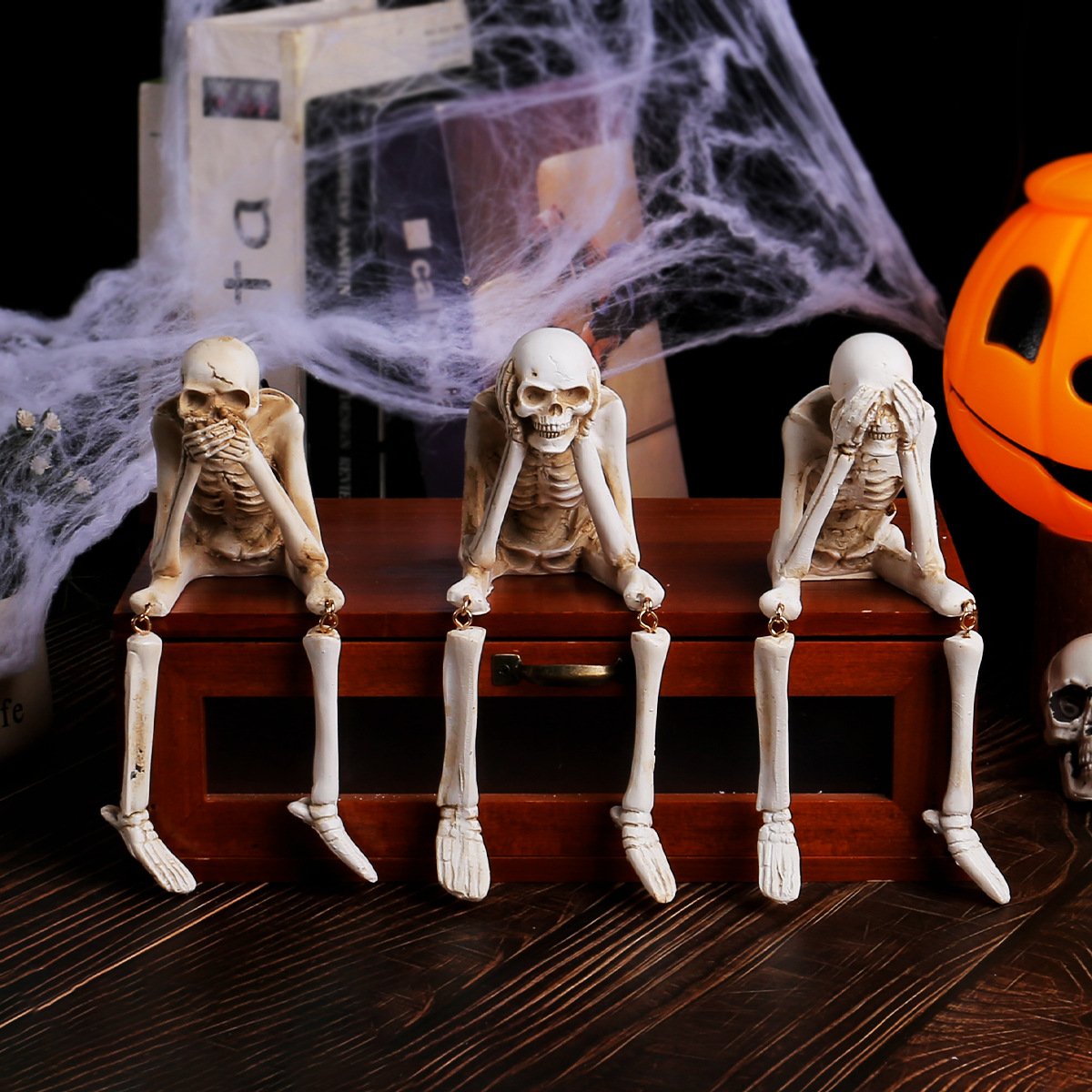 Halloween Fireplace Simulation Skull
