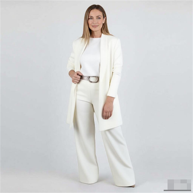 Fashionable women's cardigan suit